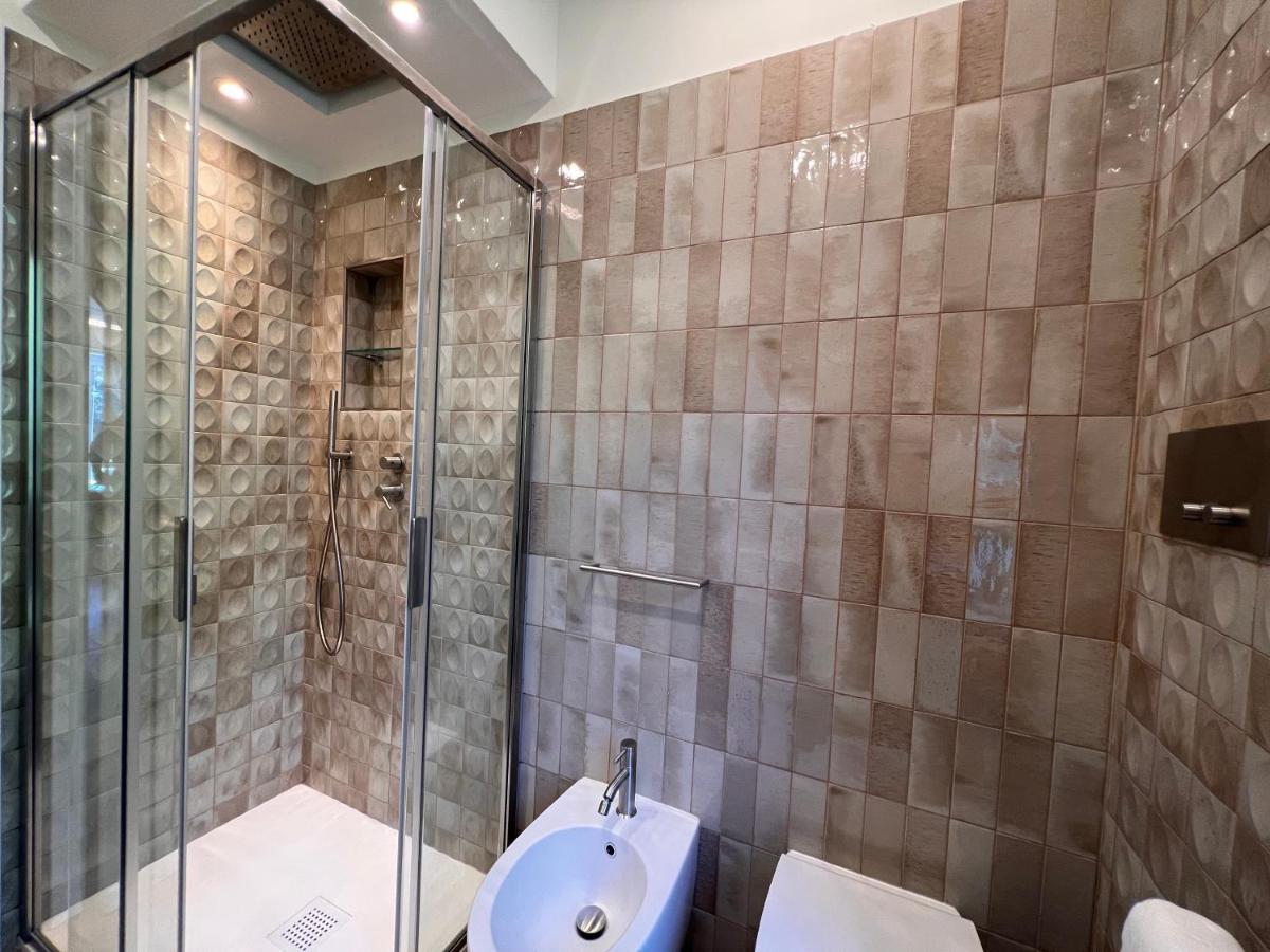 Val Di Sole 19-Iii Piano- Vista Mare- Vista Collina-Wifi 100Mg-Aria Condizionata In Tutte Le Stanze -L'Appartamento E' Stato Completamente Rinnovato Nel 2023 Rapallo Ngoại thất bức ảnh